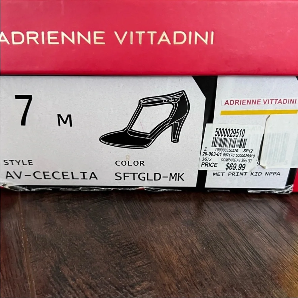 Adrienne Vittadini Cecelia T-Strap Gold Napa Leather Sandals Size 7